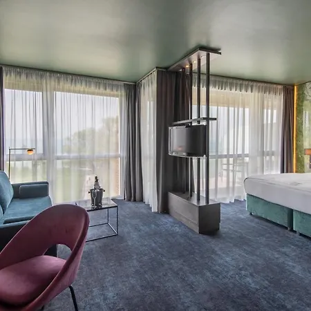 Azur Premium Hotel