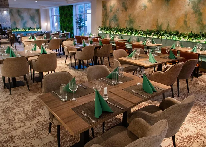 מלון Azur Premium 5*