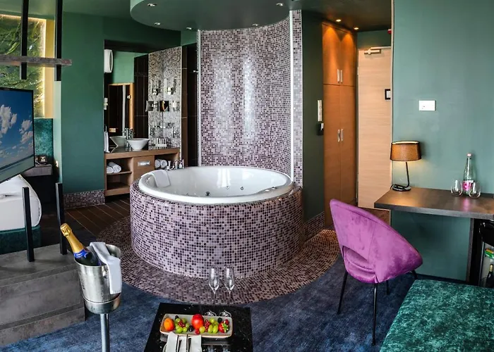 מלון Azur Premium 5*