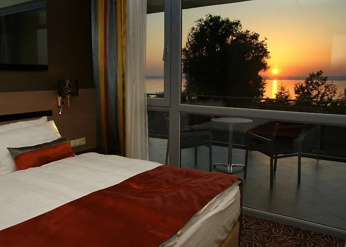 מלון Azur Premium 5*